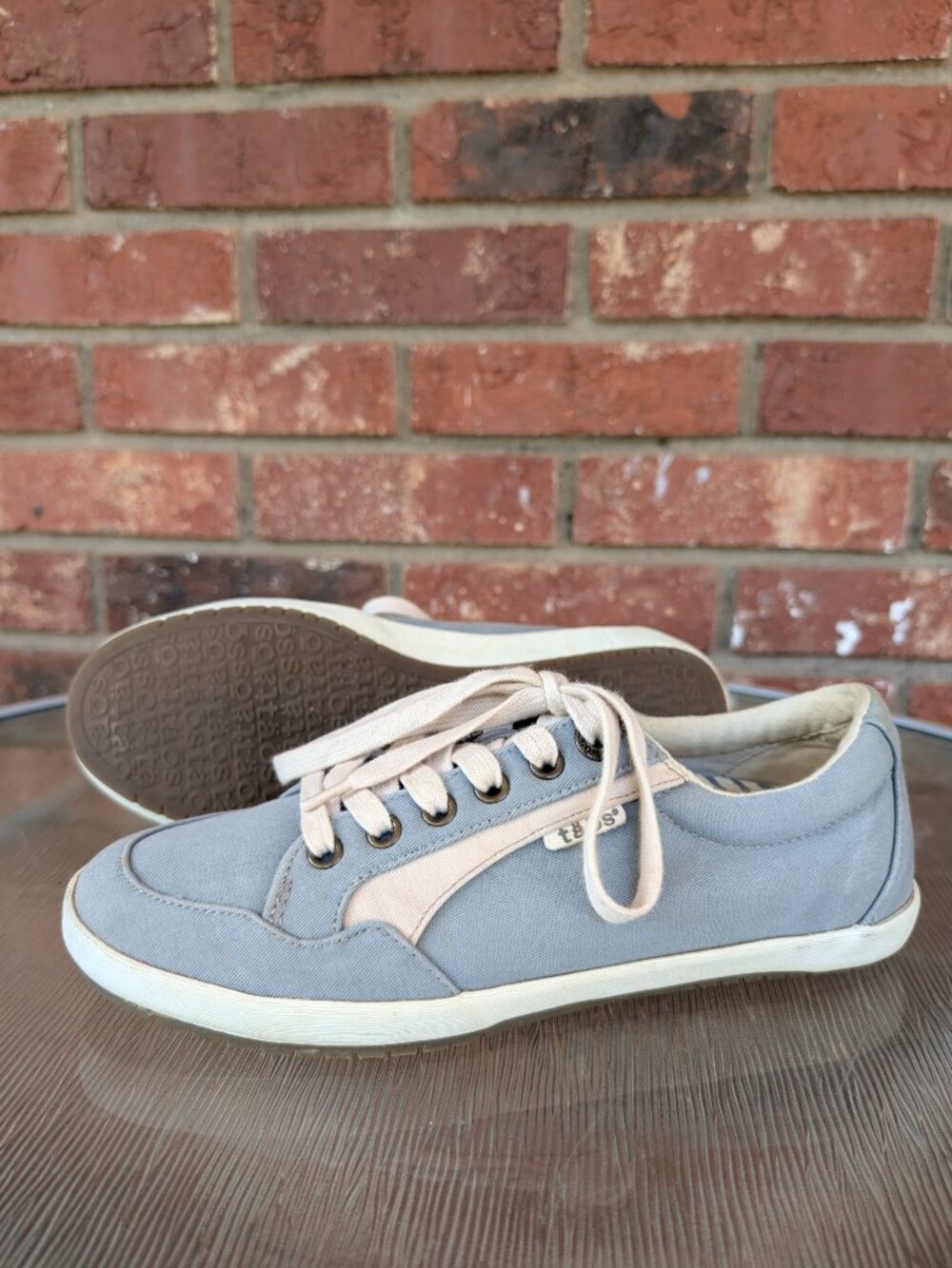Women's Taos Shooting Star Grey Canvas Sneakers Shoes Size 7.5